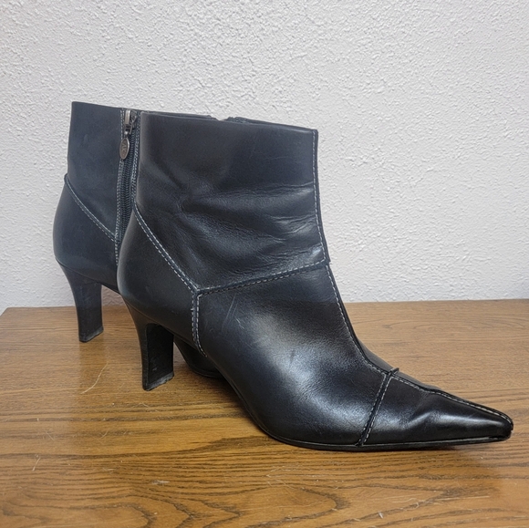 #15 Anne Klein AK Black Pointy-Toe Zip-Up Heeled Ankle Bootie 8.5M - Picture 5 of 14
